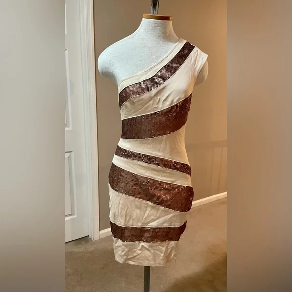 Alexis Admore | Dresses | Gorgeous Ultraelegant Rare Alexia Admor Beige Rose  Gold Sequins Bodycon Dress | Poshmark